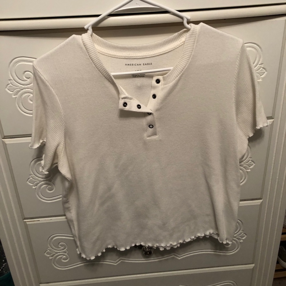Ruffle edge button shirt